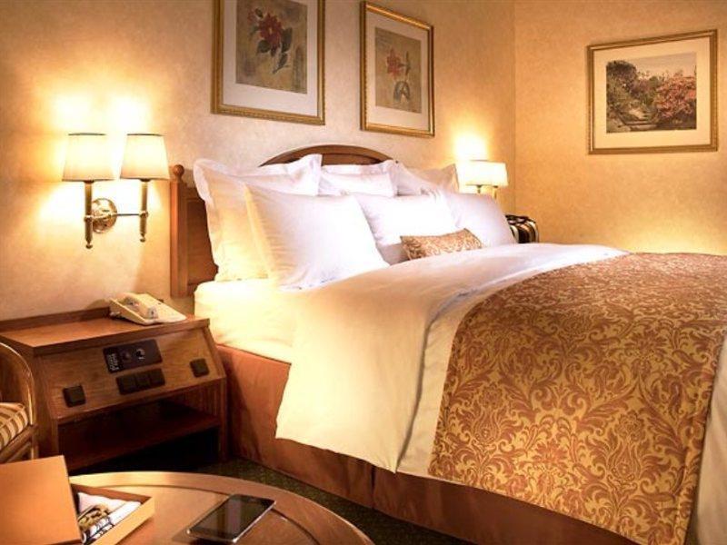 Renaissance Duesseldorf Hotel エクステリア 写真