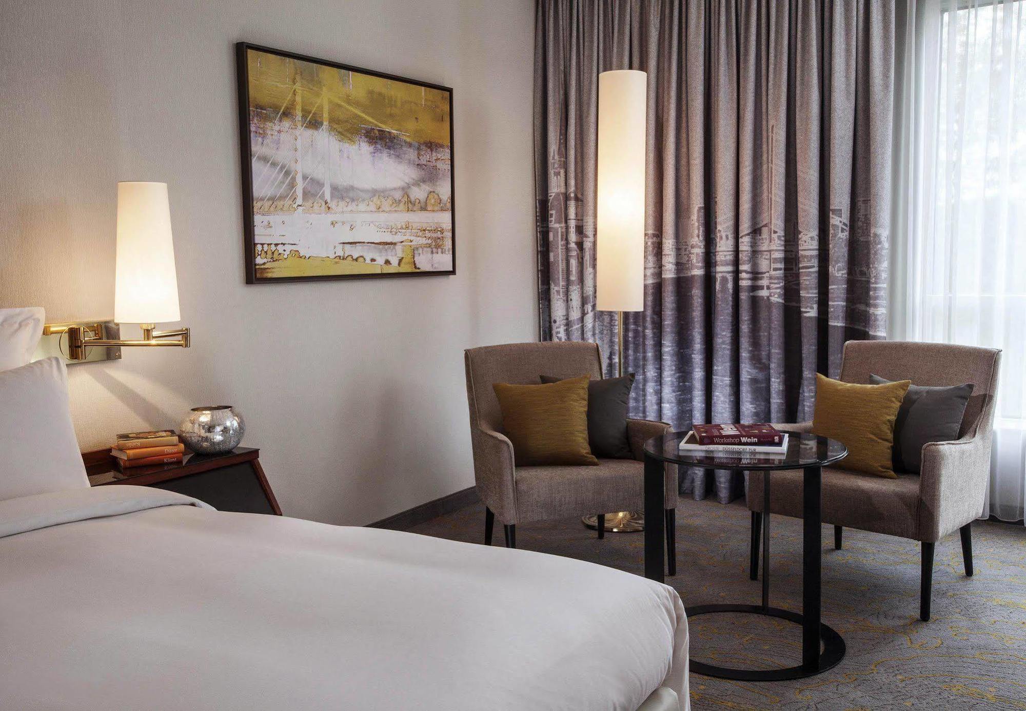 Renaissance Duesseldorf Hotel エクステリア 写真