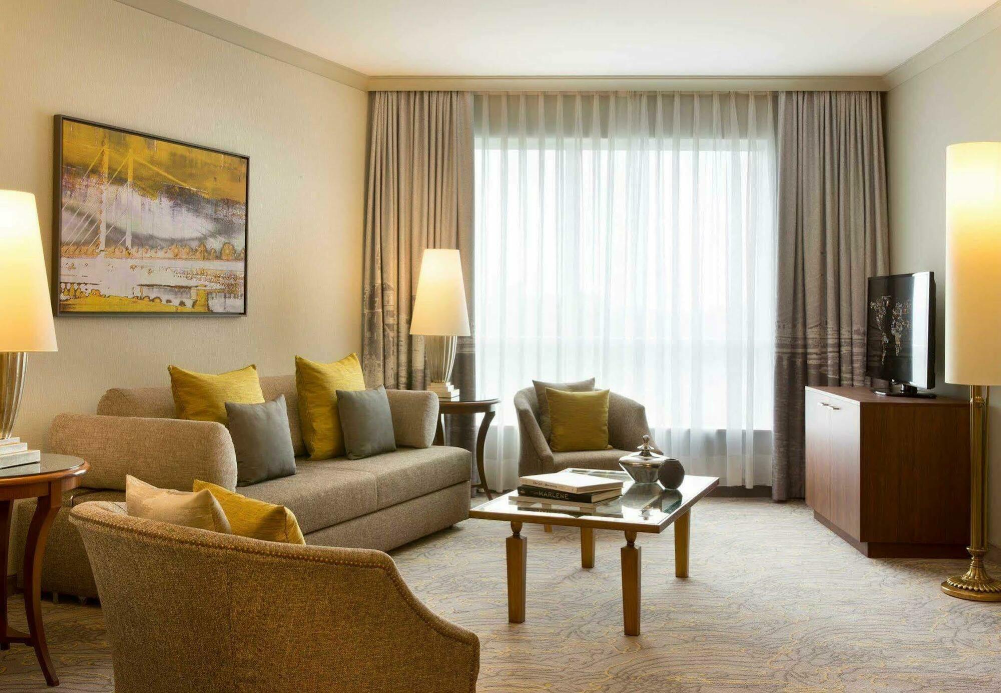 Renaissance Duesseldorf Hotel エクステリア 写真